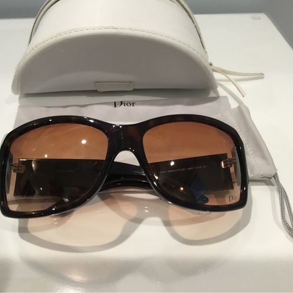 DIOR TORTOISE SUNGLASSES W/ CLASSIC D BUCKLE ON SIDE. WITH CASE. - Picture 11 of 13
